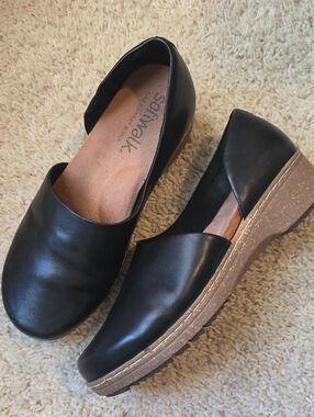 SoftWalk Black Slip-On Leather Mules Size 8 Wide